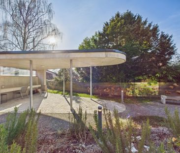 Modern 2.5-room apartment with garden seating in Zurich - Photo 6