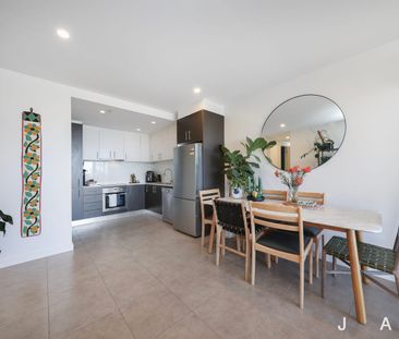 Seductive City Views & Contemporary Footscray Living - Photo 4