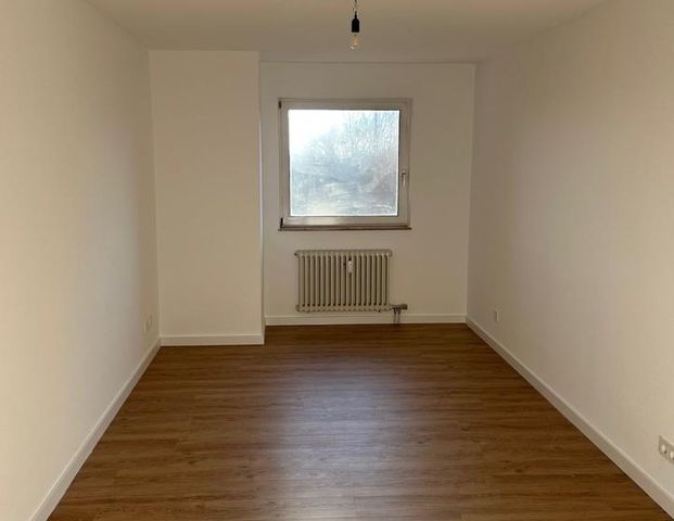 Modernisierte 2-Zi.-Wohnung (60 m²) mit sonnigem Balkon, EBK,TG + - Photo 1