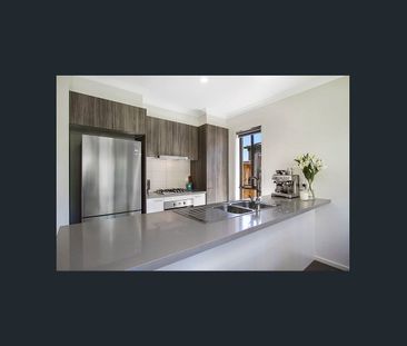 Stylish Two Bedroom Home - Photo 4