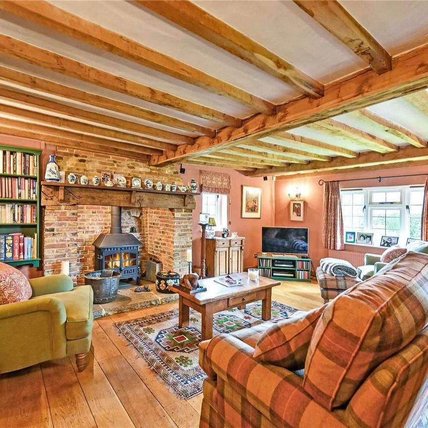 An idyllic Wealden farmhouse with beautiful gardens. - Photo 1