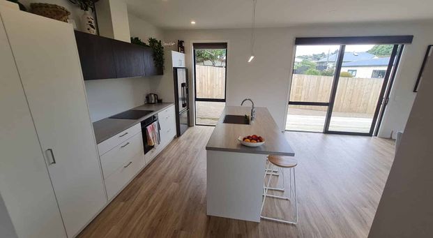 Newly built, 3 bedroom 2 bathroom townhouse. - Photo 1