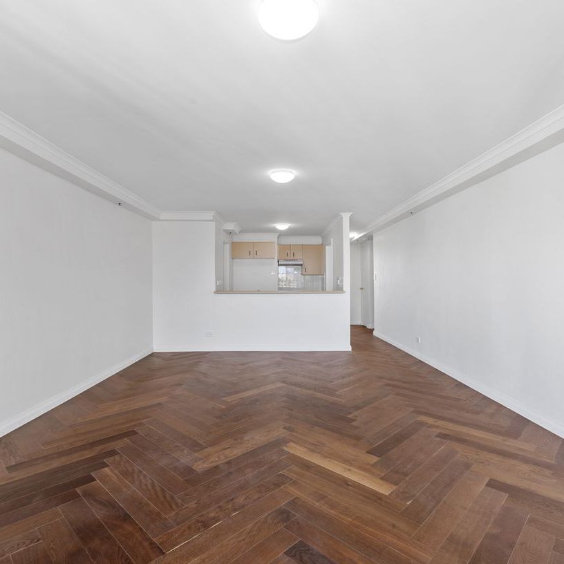 Two-Bedroom Apartment, Views Of Hyde Park & City - Photo 1