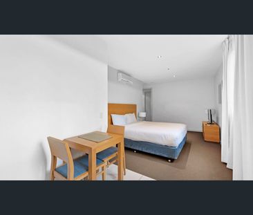 FULLY FURNISHED Convenient living in South Yarra - Photo 5