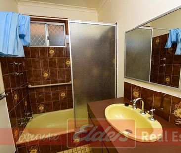 BRICK FAMILY HOME - Photo 5