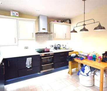 3 bedroom apartment to rent - Photo 6