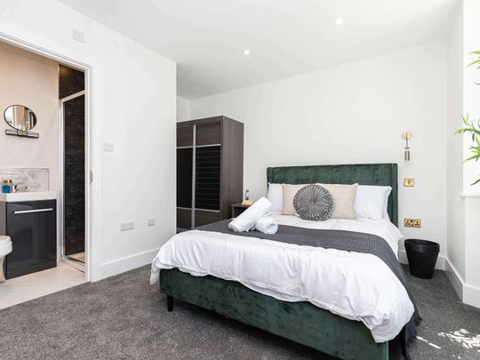 Stunning Double En-Suite Rooms & Office Area Room 2 - Photo 1