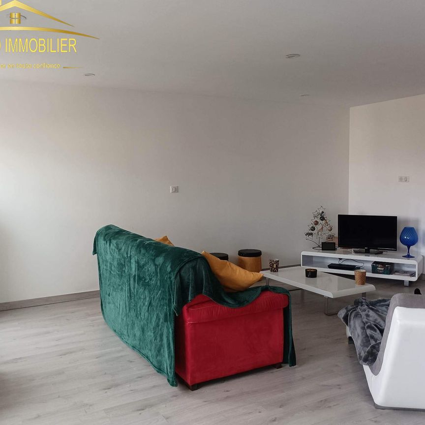 Location Appartement 4 pièces 90m² CHARLIEU 42190 - Photo 1