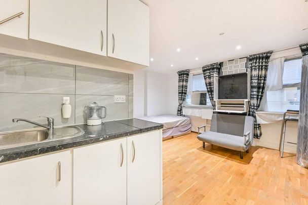 Studio to rent - Photo 1