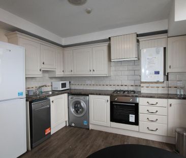4 bedroom flat to rent - Photo 5