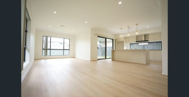 Fantastic House with TWO Master Bedrooms - Photo 1