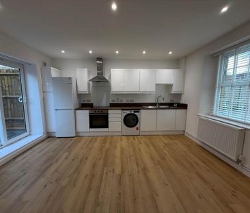 2 bedroom semi-detached house to rent - Photo 3