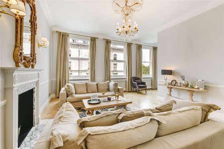 An immaculately presented three bedroom, two bathroom apartment on the third floor of this charming stucco fronted building with lift access. - Photo 5