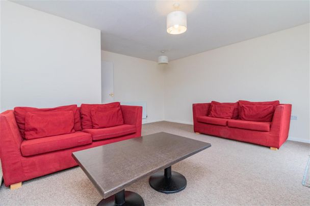 3 bedroom House To Let Total Size: 999 SQ FT - Photo 1