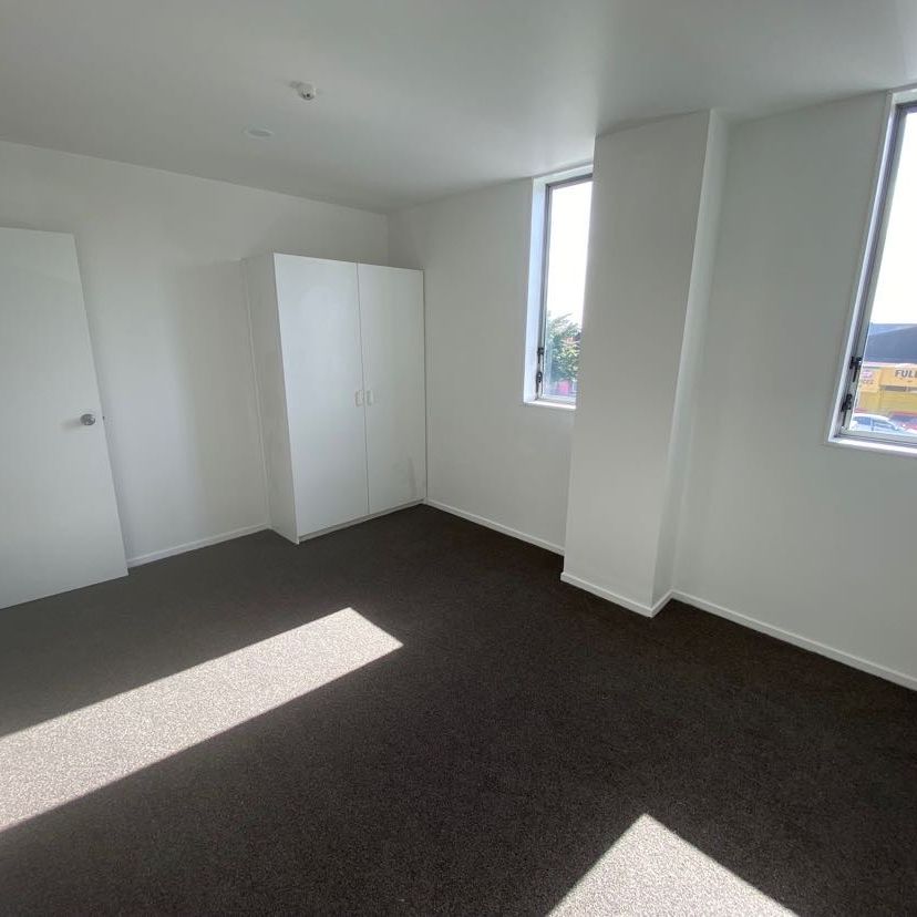 Renovated Otahuhu Apartment - Photo 1
