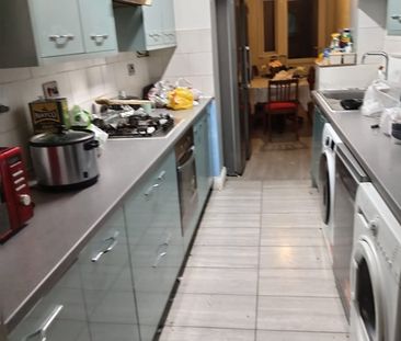 Room in a Shared House, Victoria Road, IG11 - Photo 5