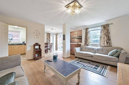 3 bedroom flat to rent - Photo 2