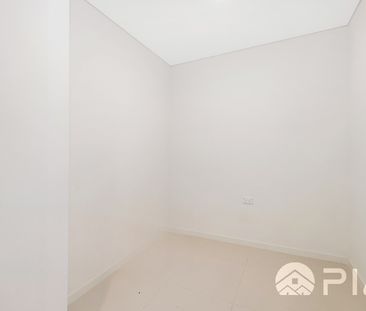 Modern 1 Bedroom + Study Apartment For Lease - Photo 3