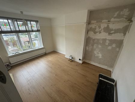 3 Bed Detached House, Elm Park Road, SE25 - Photo 4