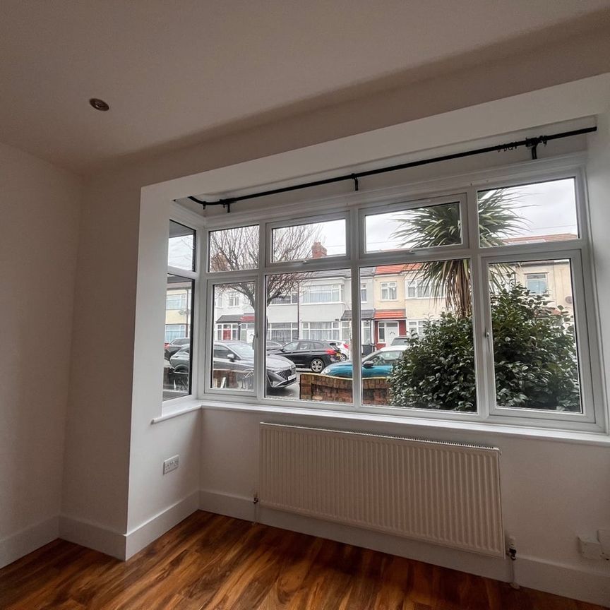 3 Bed Terraced House, Mortlake Road, IG1 - Photo 1