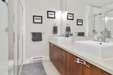 3 Bed Townhome with excellent amenities!!! - Photo 2