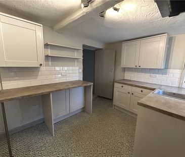 Available November, 6 Long Row is a lovely two bedroomed character ... - Photo 5