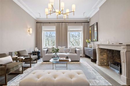 A fantastic three bed maisonette situated in the popular location of Onslow Gardens moments from the local amenities of South Kensington. - Photo 5