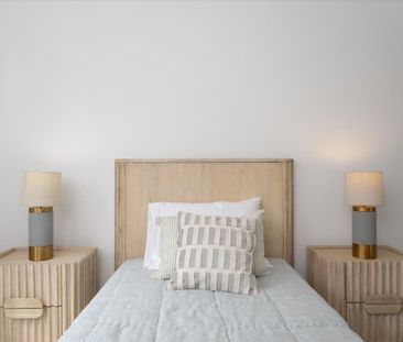 Brand New 3 Bed Townhome In Grandview Woodland - Photo 2