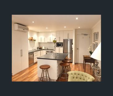 BEAUTIFULLY PRESENTED APARTMENT - BETWEEN THE LAKE AND THE BEACH! - Photo 3