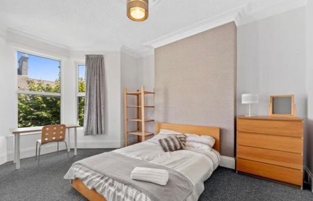 6 bedroom terraced house to rent - Photo 3