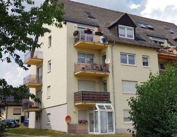 Ihr neues Zuhause: 2-Zimmer-Wohnung mit Balkon und optionaler Einbauküche in Hartenstein - Photo 1