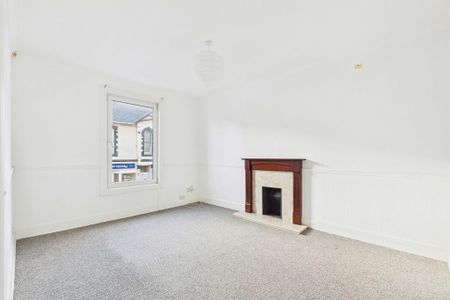 3 bedroom flat to rent - Photo 2