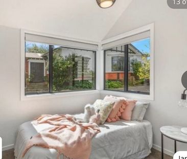 Fully furnished 3 bedroom home, walk to city. - Photo 6