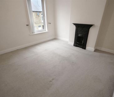 3 Bedroom House - Mid Terrace To Let - Photo 3