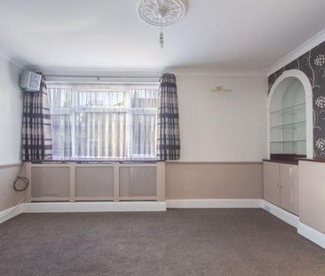 4 bedroom semi-detached house to rent - Photo 2