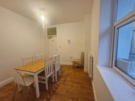 8 bedroom terraced house to rent - Photo 1
