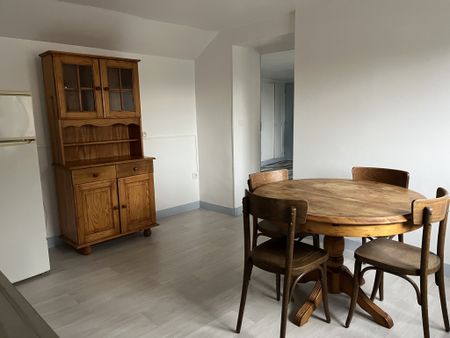 Location Appartement 1 pièce 36m² ST CALAIS 72120 - Photo 3