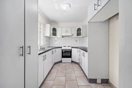 Convenient Townhouse Living in the Heart of Liverpool - Photo 4