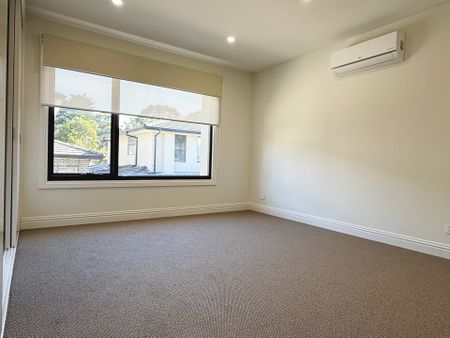 Brand new townhouse in the Heart of Mont Albert North! - Photo 3