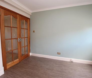 2 bedroom end of terrace house to rent - Photo 3