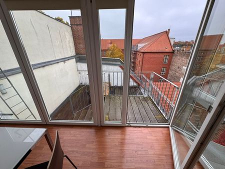 Schönhauser Allee: Dachgeschoss, 3-Zi, 2 Bäder + Terrasse, 137 m² möbliert per SOFORT zu VERMIETEN - Photo 3