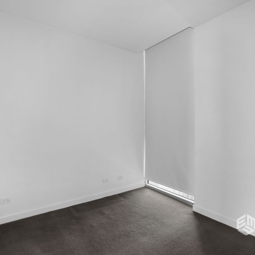 2 Bedroom Apartment in Milano - Photo 1