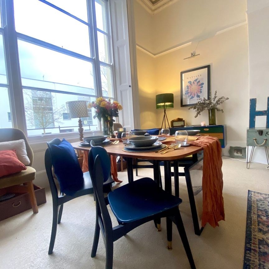 Montpellier Grove, CHELTENHAM GL502XB - Photo 1