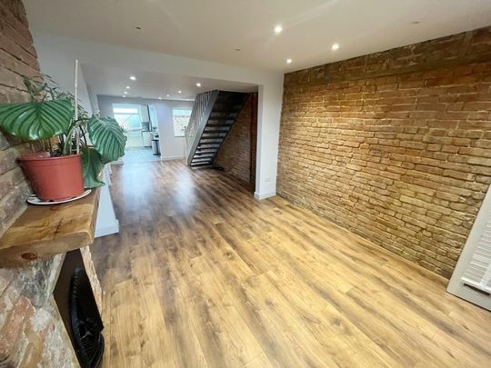 2 bedroom cottage to rent - Photo 1