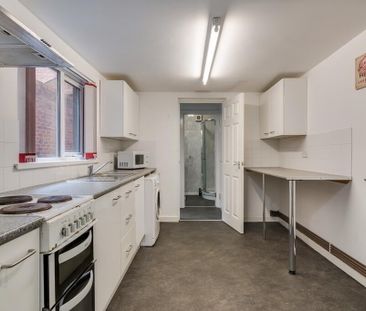 Flat 1, 45 Magdala Street, Belfast, BT7 1PU - Photo 1