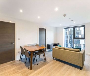 Parking included! Sizeable two double bedroom apartment in the Down... - Photo 1