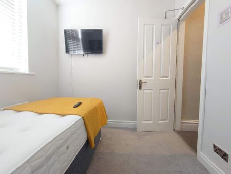 3 bedroom terraced house to rent - Photo 4