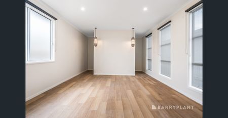 Classic charm meets comfortable living in a sought-after Belmont setting - Photo 3
