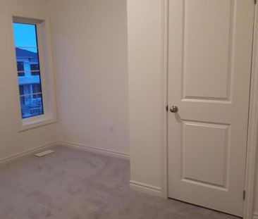 For Lease - 2080 Coppermine Street, Oshawa, Ontario - Photo 6