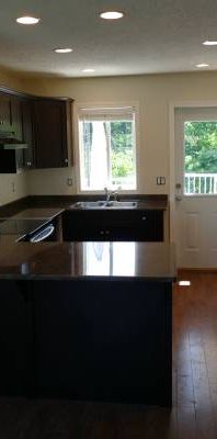 Modern 3 Bdrm upper house - Photo 1